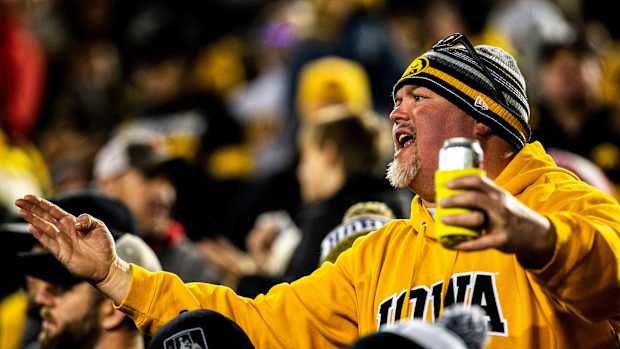 Iowa fan 2022 Nebraska football USATSI_19501833